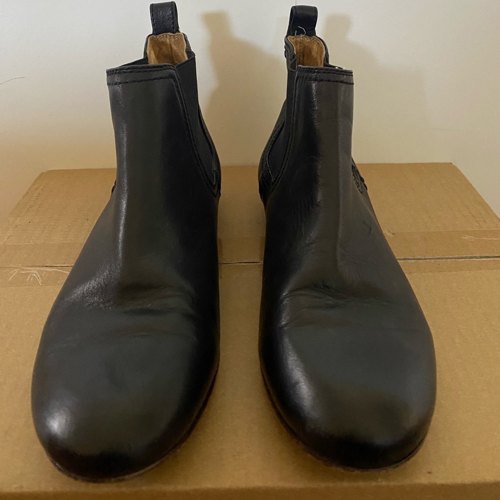 COPY - Frye Jillian Chelsea boot Size 8
